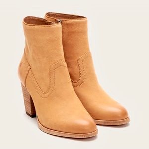 NIB FRYE ESSA BOOTIE SIZE 9